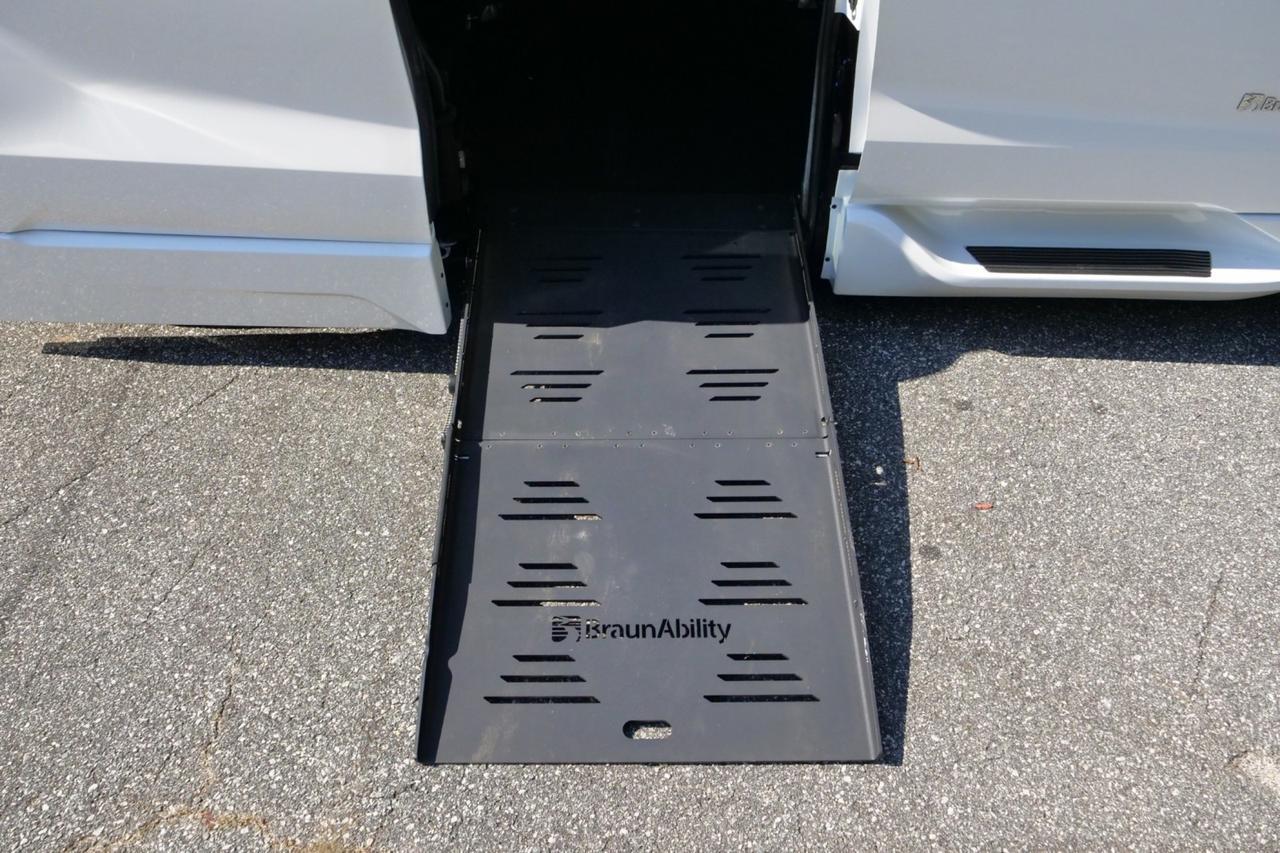 2024 Toyota Sienna XLE Plus / BraunAbility Wheelchair Accessible Van / Power Ramp Lincolnton NC