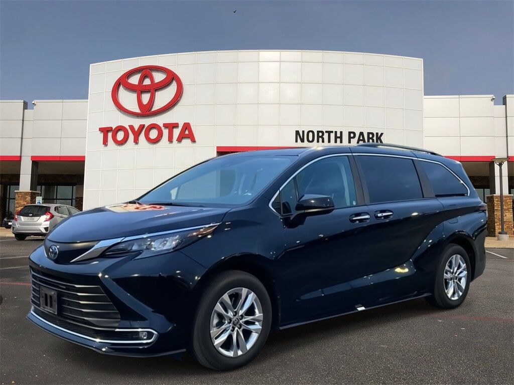 2024 Toyota Sienna XLE