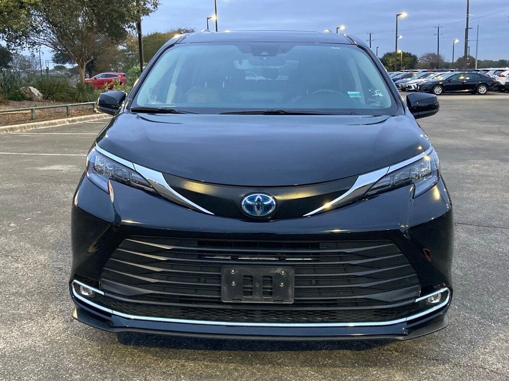 2024 Toyota Sienna XLE
