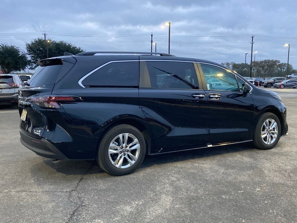 2024 Toyota Sienna XLE San Antonio TX