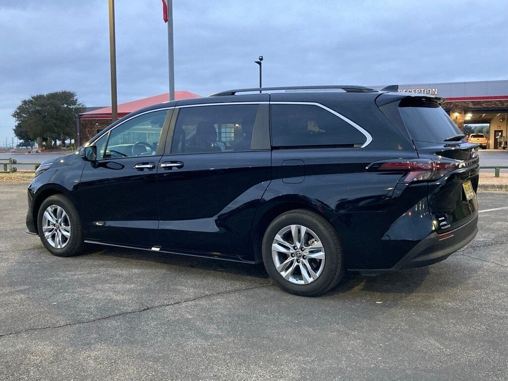 2024 Toyota Sienna XLE San Antonio TX