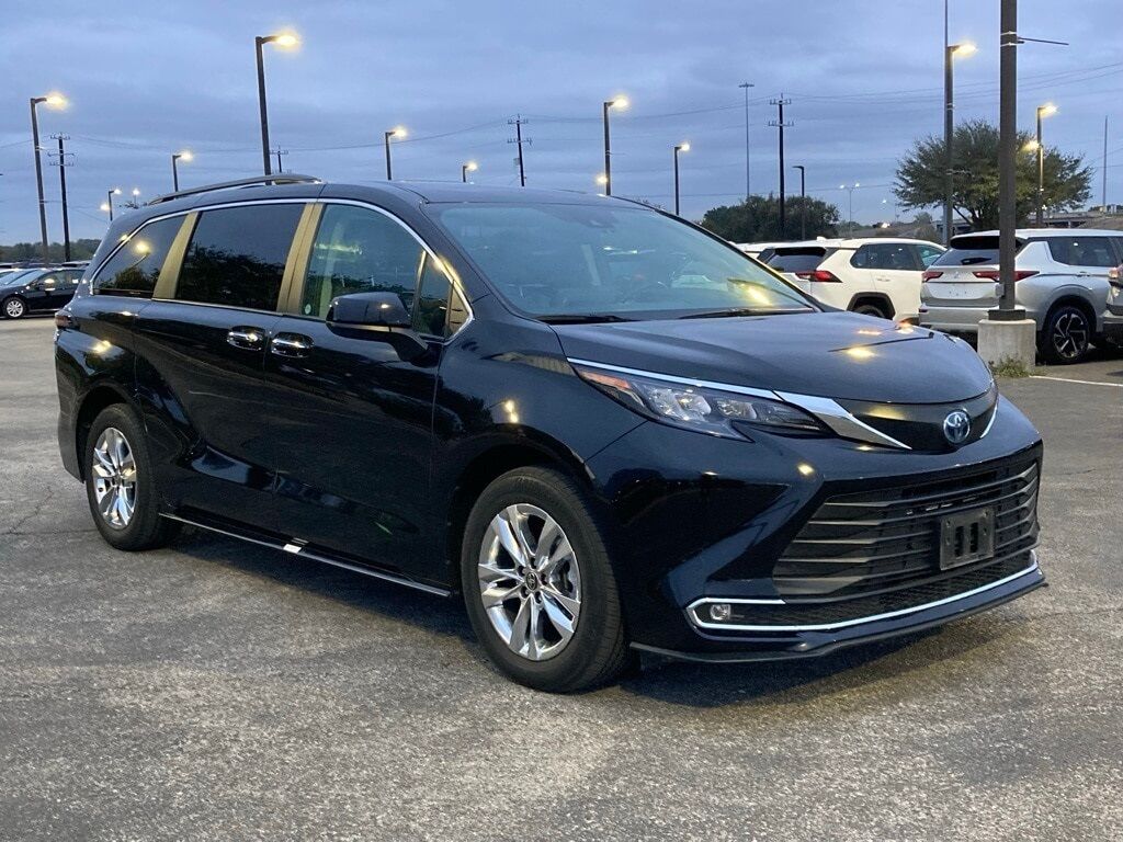 2024 Toyota Sienna XLE