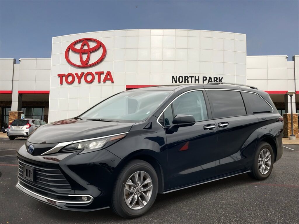 2024 Toyota Sienna XLE