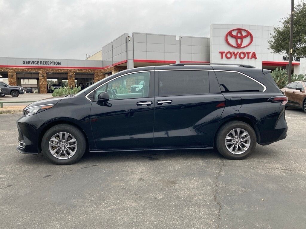 2024 Toyota Sienna XLE San Antonio TX