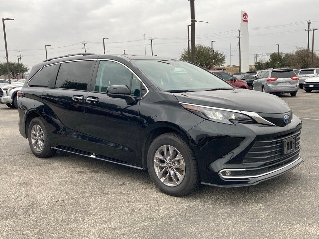 2024 Toyota Sienna XLE