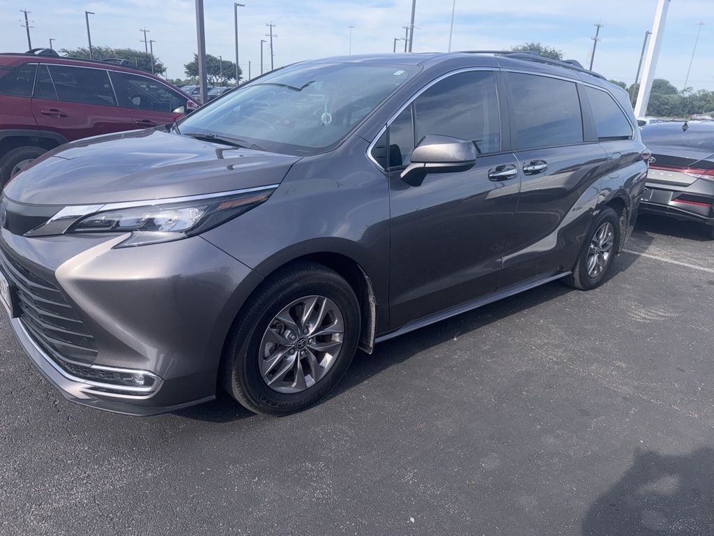 2024 Toyota Sienna XLE