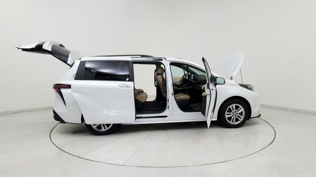 2024 Toyota Sienna XLE Laurel MD