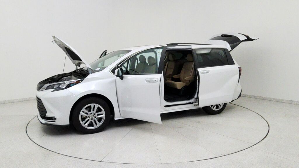 2024 Toyota Sienna XLE Laurel MD