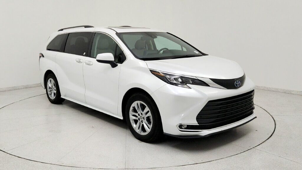 2024 Toyota Sienna XLE