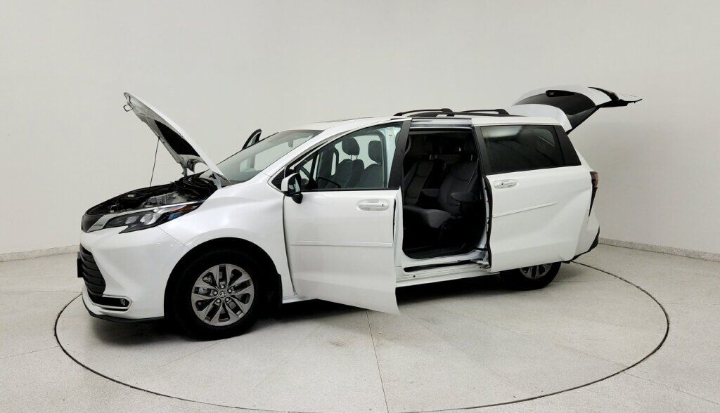 2024 Toyota Sienna XLE Laurel MD