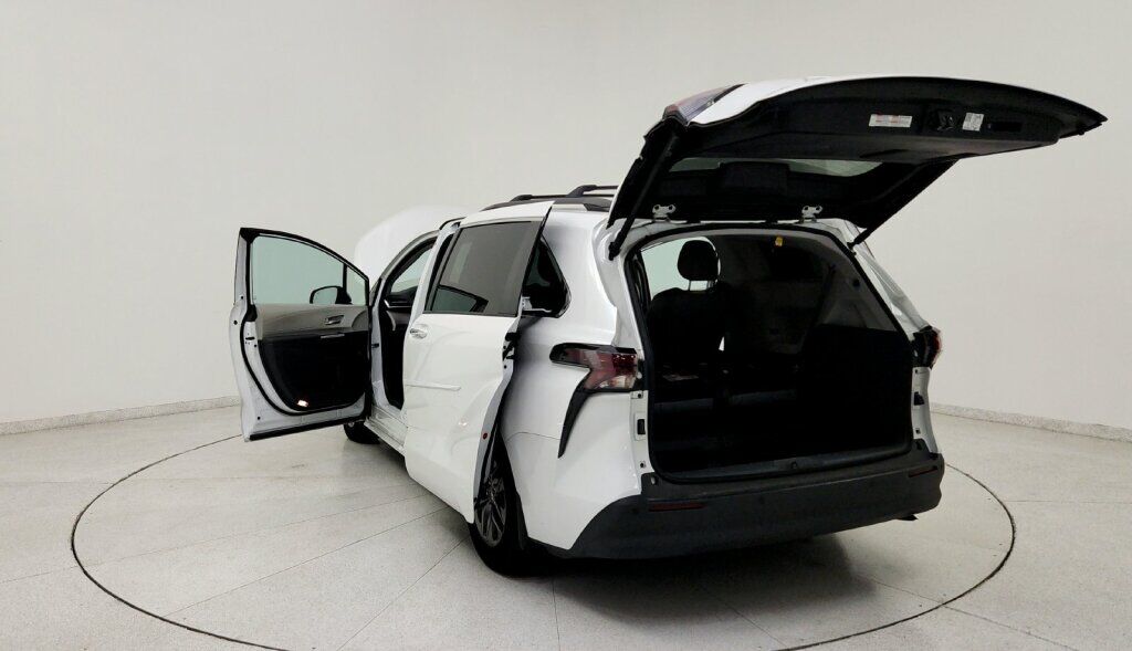 2024 Toyota Sienna XLE Laurel MD