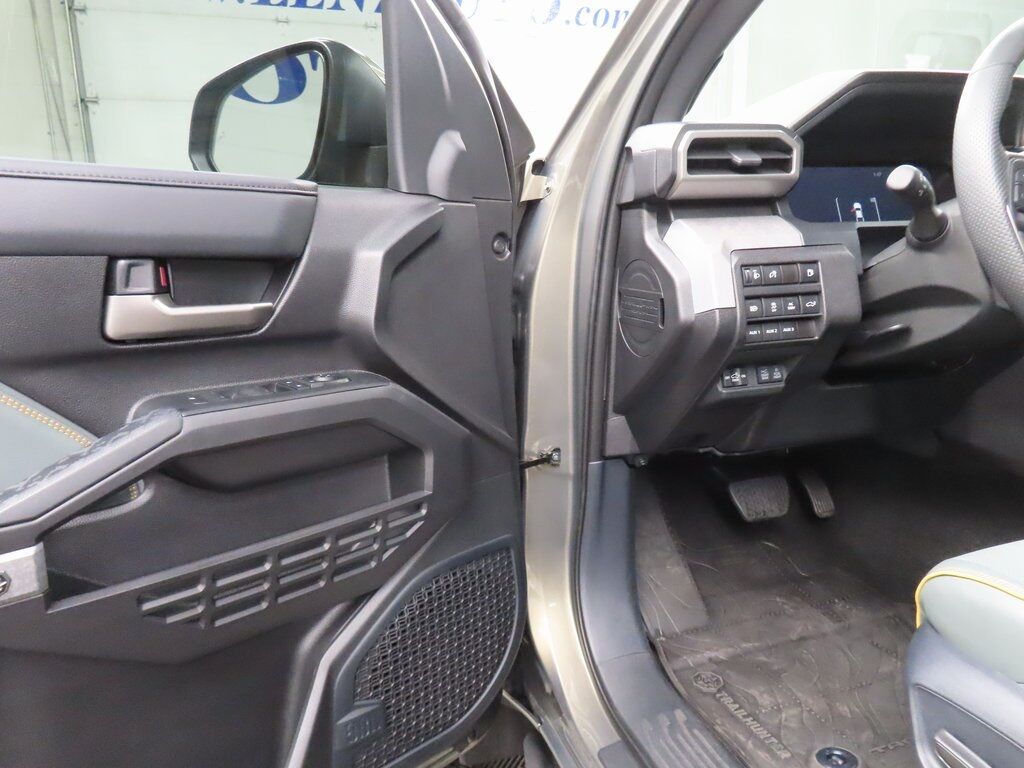 2024 Toyota Tacoma Hybrid 4x4 Crew Cab Trailhunter Fond du Lac WI