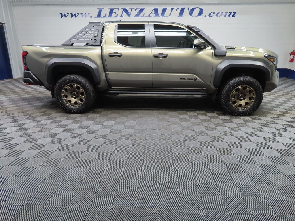 2024 Toyota Tacoma Hybrid 4x4 Crew Cab Trailhunter Fond du Lac WI