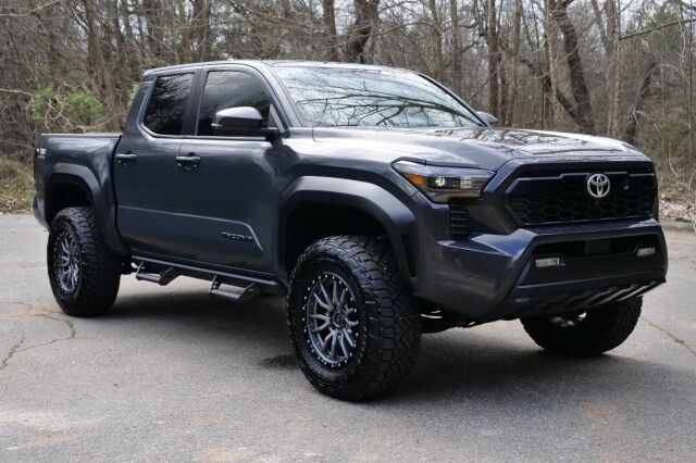 2024 Toyota Tacoma TRD Off Road 4X4 / Premium Package / Leather Seats! High Point NC