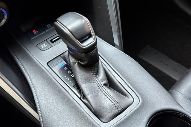 2024 Toyota Venza LE
