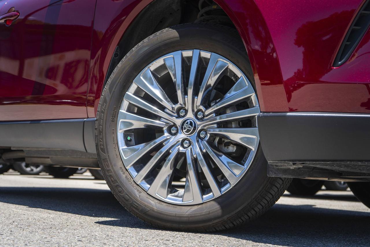 2024 Toyota Venza LE