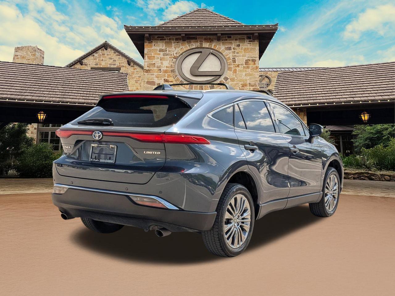 2024 Toyota Venza LE