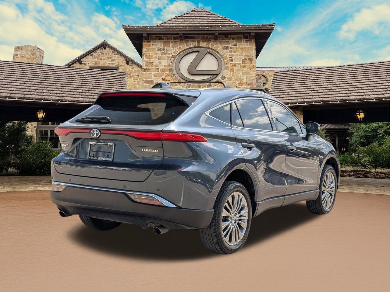 2024 Toyota Venza LE