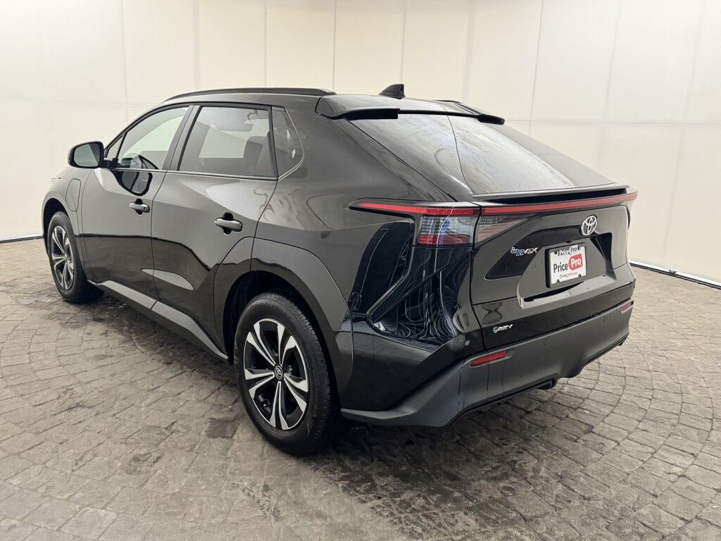 2024 Toyota bZ4X XLE photo 4