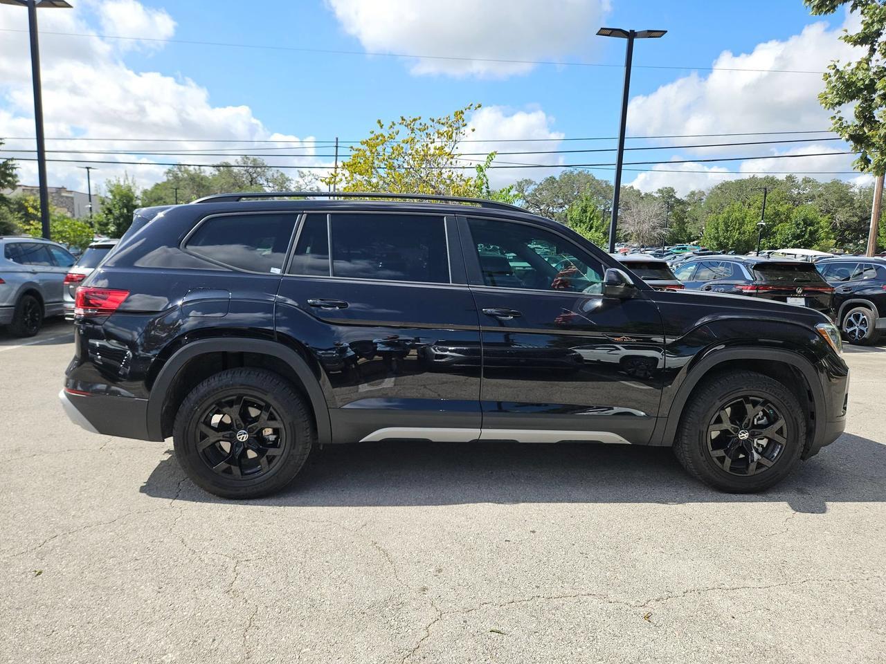 2024 Volkswagen Atlas 2.0T Peak Edition SE w/Technology