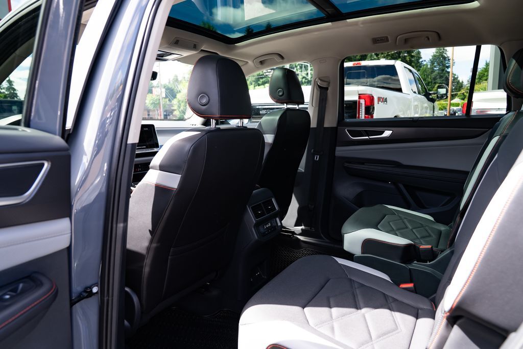 2024 Volkswagen Atlas 2.0T Peak Edition SEL Milwaukie OR