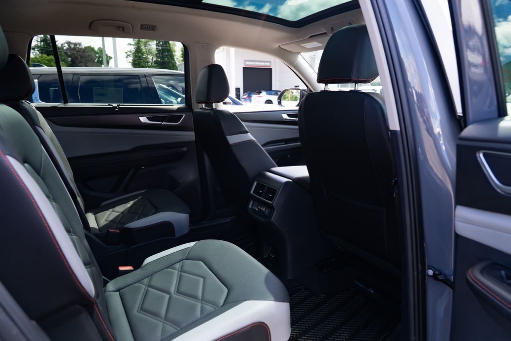 2024 Volkswagen Atlas 2.0T Peak Edition SEL Milwaukie OR