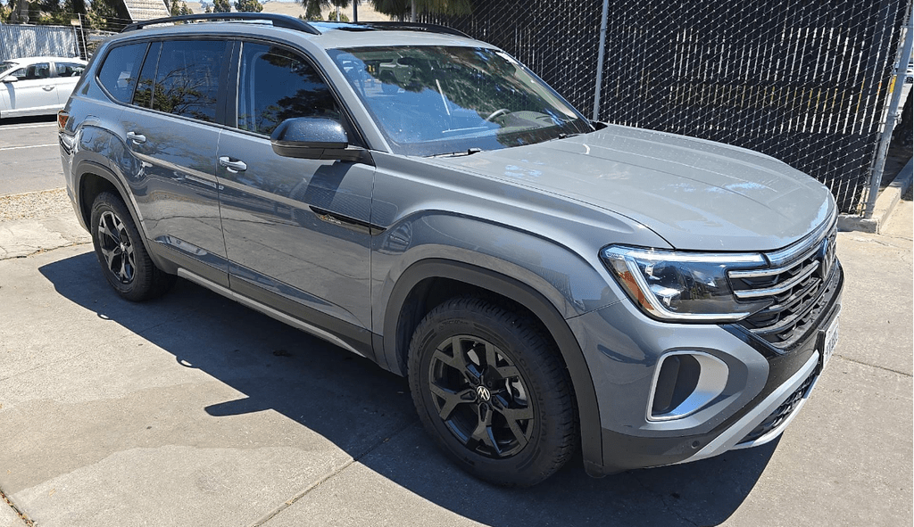 2024 Volkswagen Atlas 2.0T Peak Edition SEL
