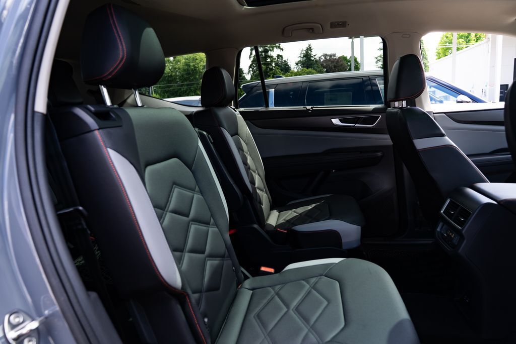 2024 Volkswagen Atlas 2.0T Peak Edition SEL Milwaukie OR
