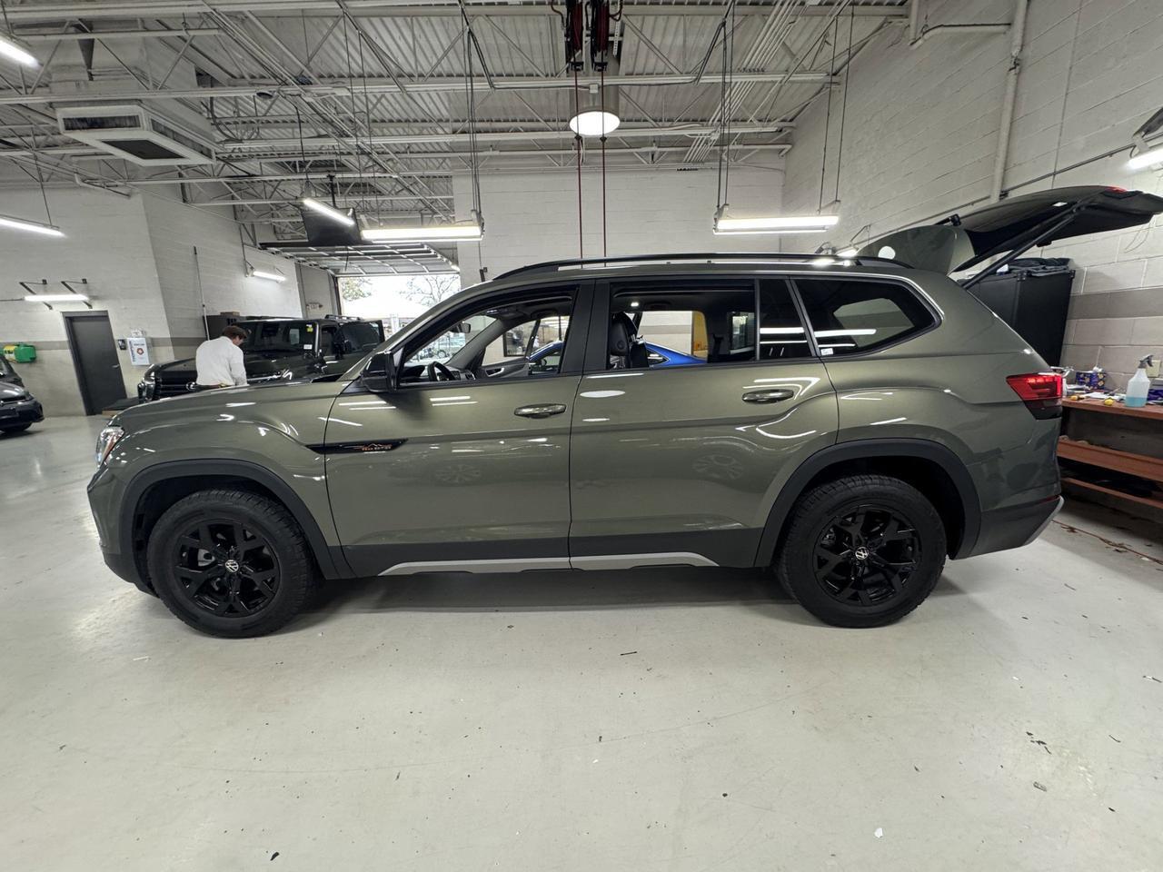 2024 Volkswagen Atlas 2.0T Peak Edition SEL