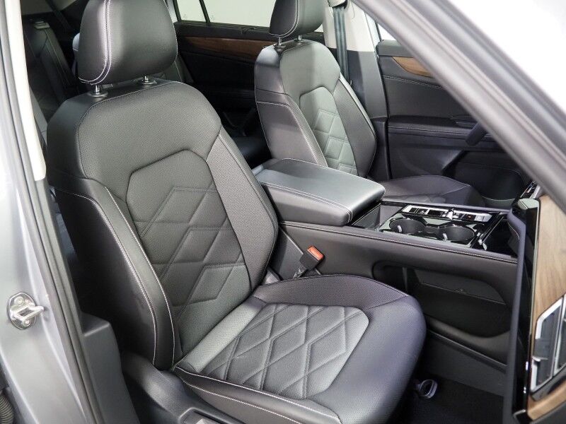 2024 Volkswagen Atlas 2.0T SE w/Technology *PANORAMA MOONROOF, ADAPTIVE CRUISE, SAFETY ALERTS, DIGITAL COCKPIT, BACKUP-CAMERA, CLIMATE SEATS, HEATED STEERING, 2ND ROW CAPTAIN'S, POWER LIFTGATE, 20 INCH ALLOYS, ANDROID & APPLE