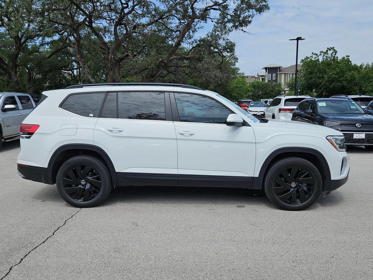 2024 Volkswagen Atlas 2.0T SE w/Technology