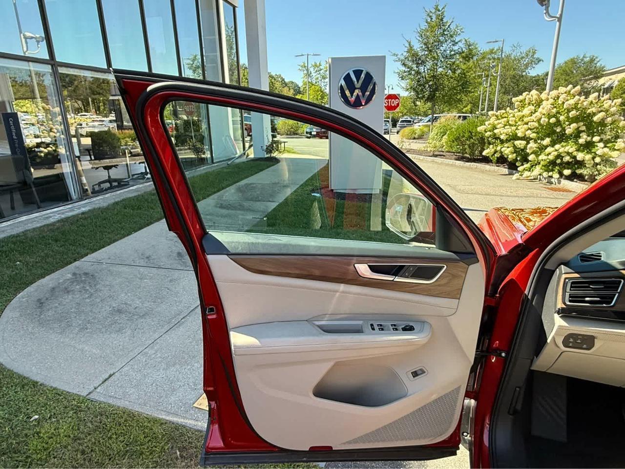 2024 Volkswagen Atlas 2.0T SE w/Technology Wellesley MA