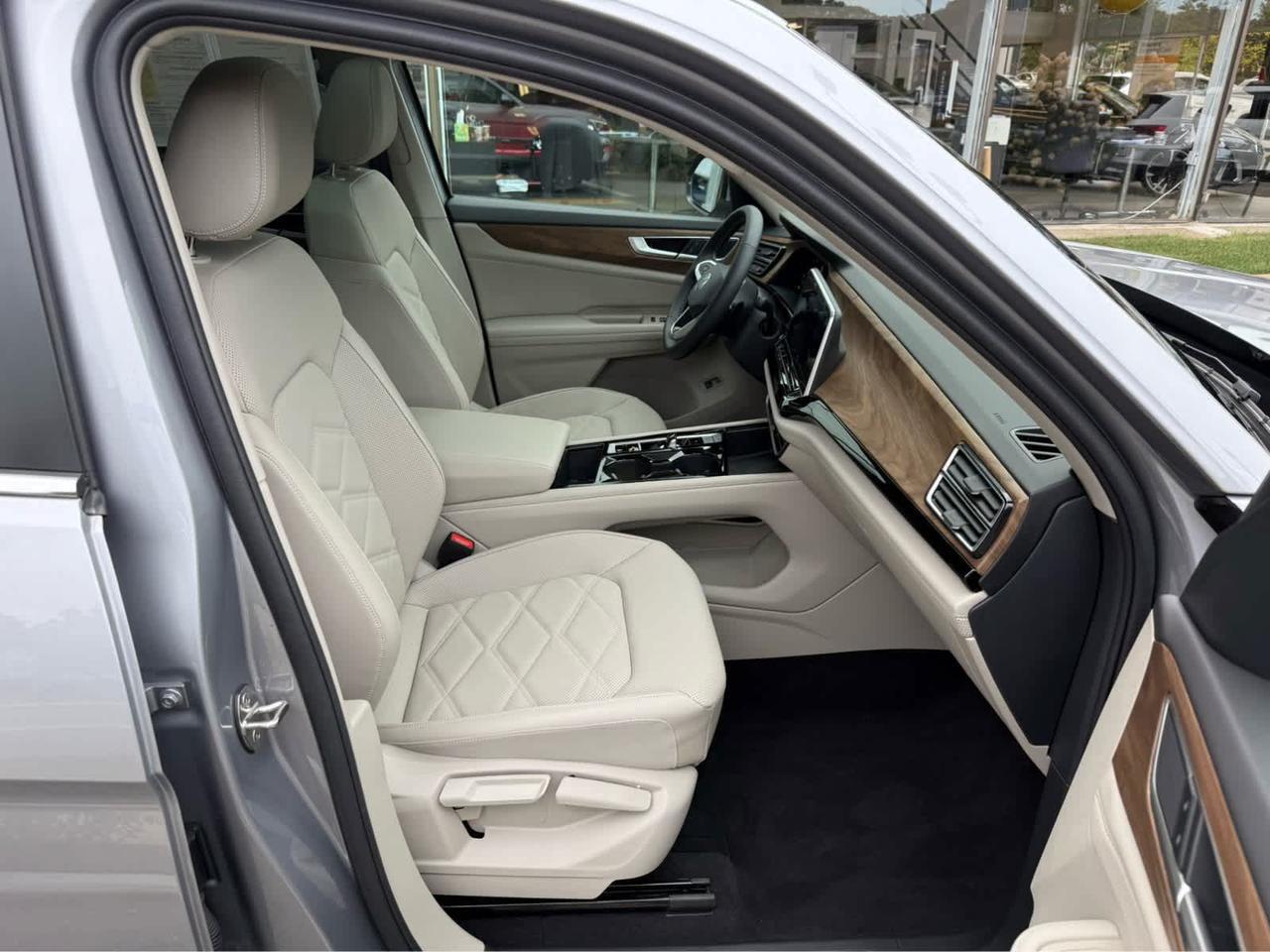 2024 Volkswagen Atlas 2.0T SE w/Technology Wellesley MA