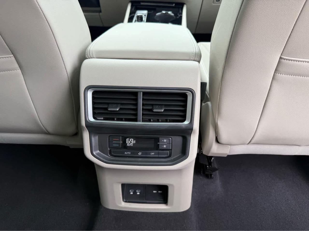 2024 Volkswagen Atlas 2.0T SE w/Technology Wellesley MA
