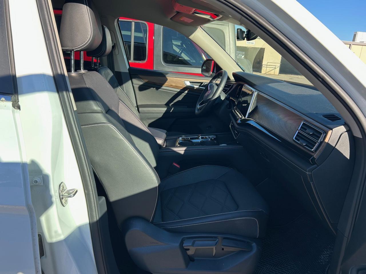 2024 Volkswagen Atlas 2.0T SE with Technology New Braunfels TX