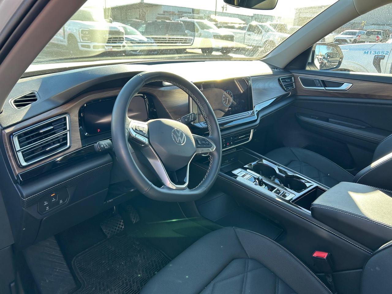 2024 Volkswagen Atlas 2.0T SE with Technology New Braunfels TX