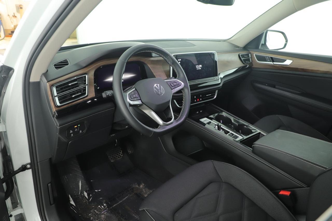 2024 Volkswagen Atlas 2.0T SE with Technology New Braunfels TX