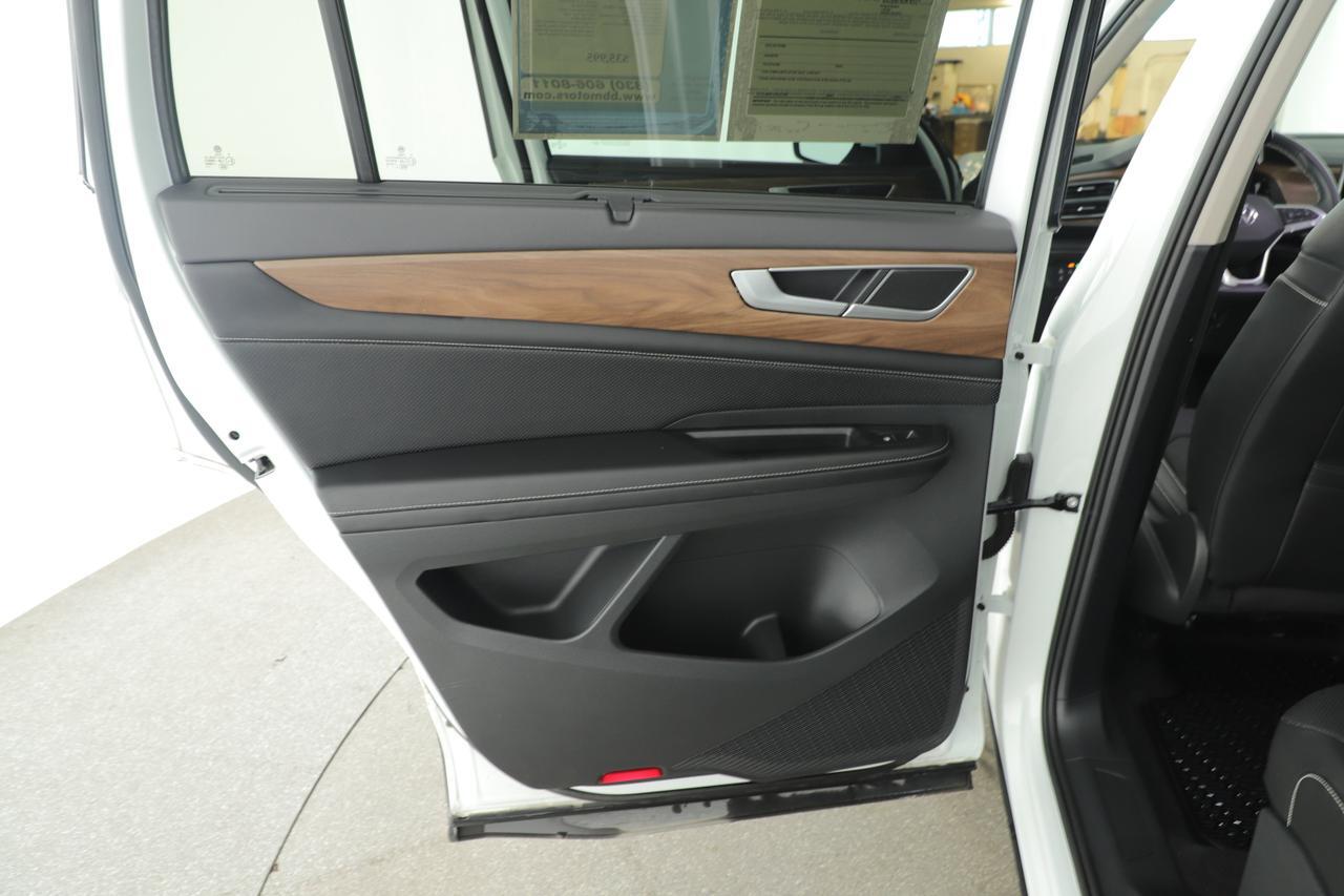 2024 Volkswagen Atlas 2.0T SE with Technology New Braunfels TX