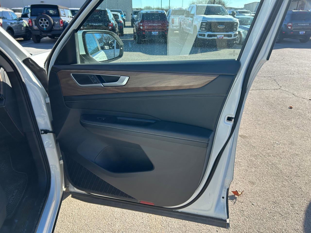 2024 Volkswagen Atlas 2.0T SE with Technology New Braunfels TX