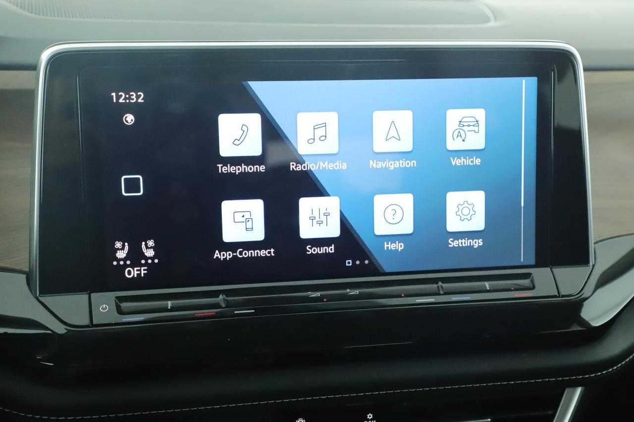 2024 Volkswagen Atlas 2.0T SE with Technology New Braunfels TX