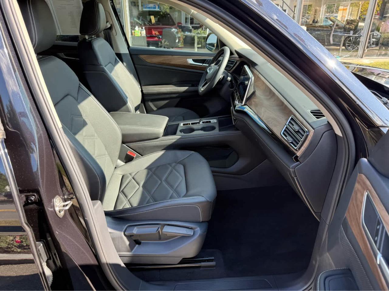 2024 Volkswagen Atlas 2.0T SE Wellesley MA