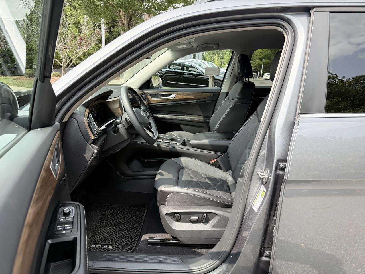 2024 Volkswagen Atlas 2.0T SE Westborough MA