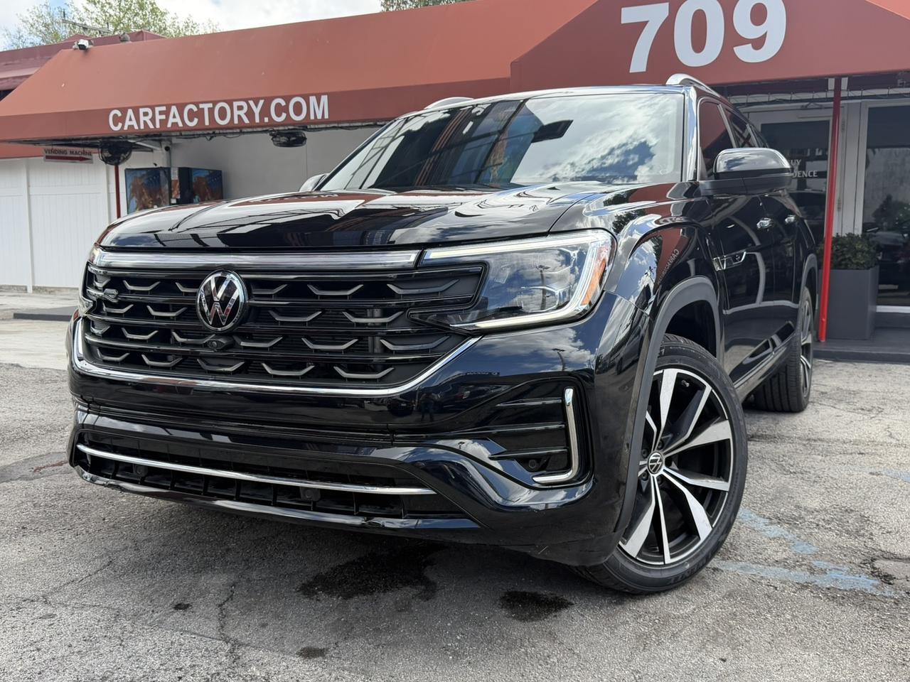 2024 Volkswagen Atlas 2.0T SEL Premium R-Line