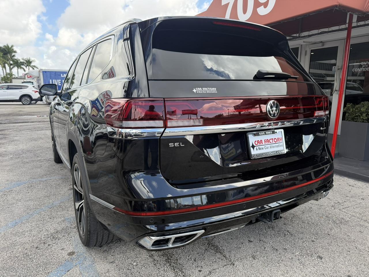 2024 Volkswagen Atlas 2.0T SEL Premium R-Line