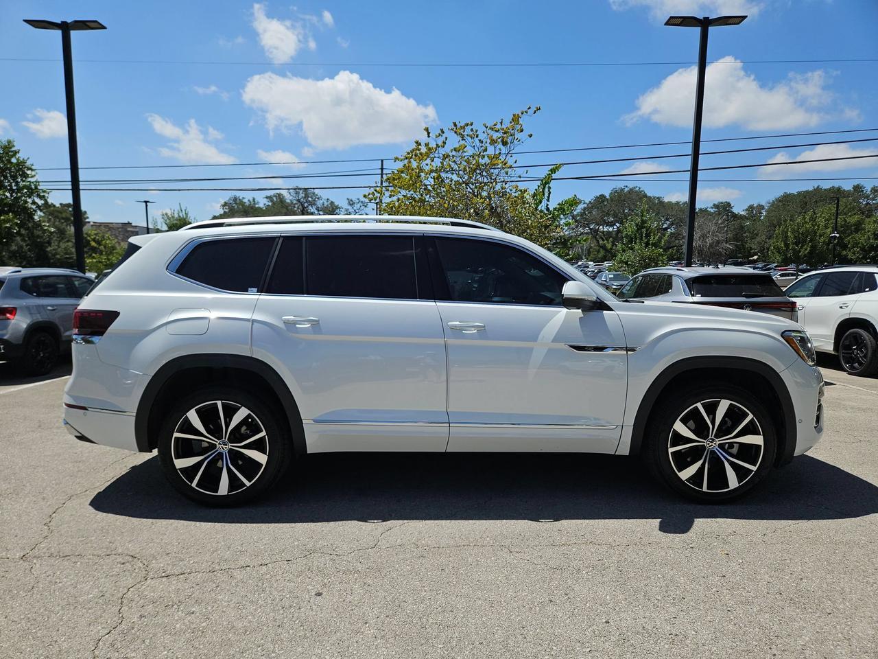 2024 Volkswagen Atlas 2.0T SEL Premium R-Line