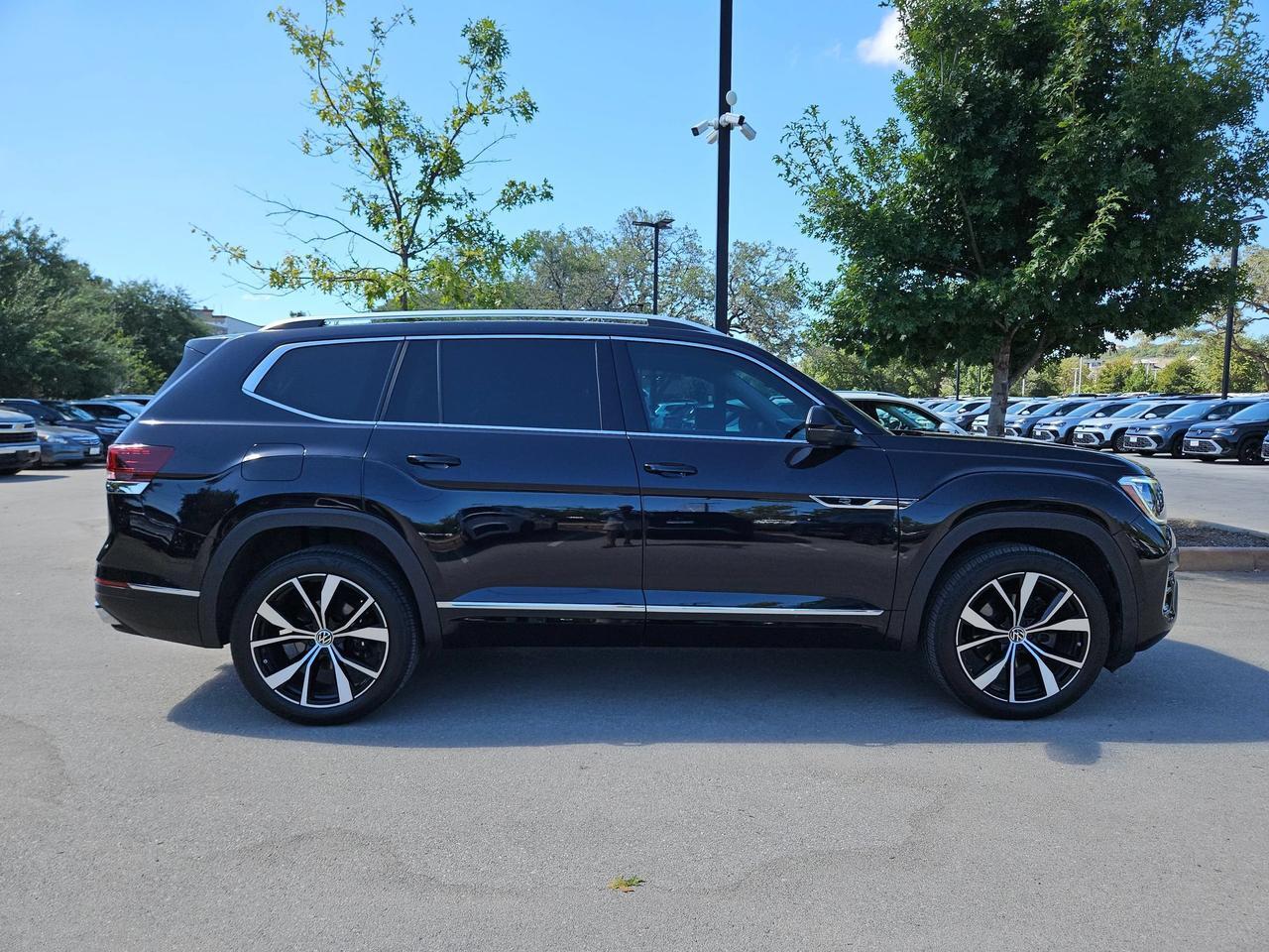 2024 Volkswagen Atlas 2.0T SEL Premium R-Line