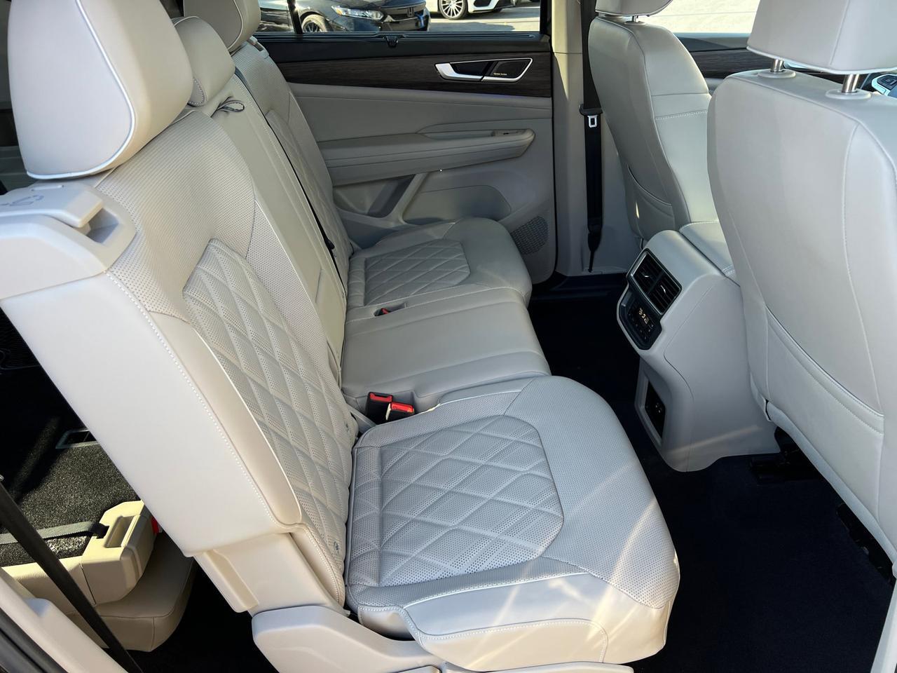 2024 Volkswagen Atlas 2.0T SEL Premium R-Line Hagerstown MD