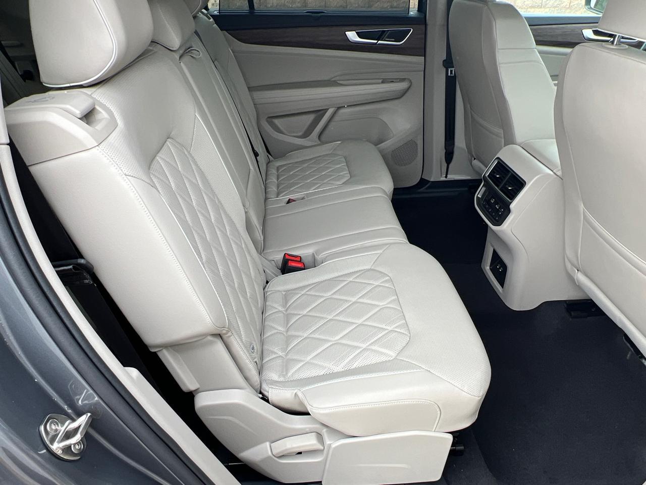 2024 Volkswagen Atlas 2.0T SEL Premium R-Line Hagerstown MD