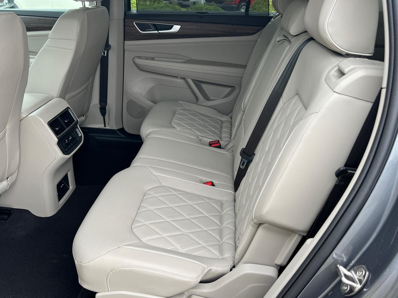2024 Volkswagen Atlas 2.0T SEL Premium R-Line Hagerstown MD