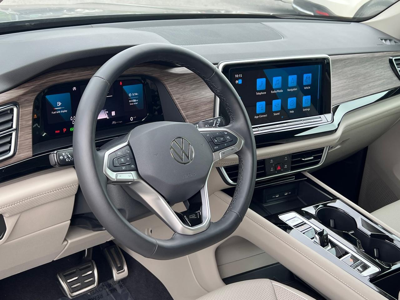 2024 Volkswagen Atlas 2.0T SEL Premium R-Line Hagerstown MD